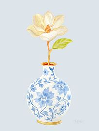 Vase mit Magnolie – Nebelgrau auf blauem Grund von Piret Victoria Ribas Art & Photography