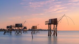 Fischerhütten bei Sonnenuntergang in Saint-Michel-Chef-Chef, Loire-Atlantique, Frankreich