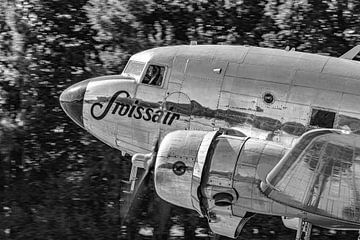 Gros plan de Swissair Douglas DC-3 Dakota (N431HM). sur Jaap van den Berg