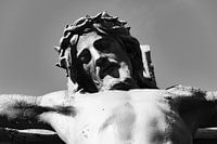 Penetrating portrait of Jesus Christ on the cross