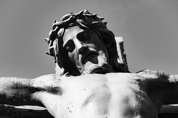 Portrait pénétrant de Jésus-Christ sur la croix sur Jan van Bizar
