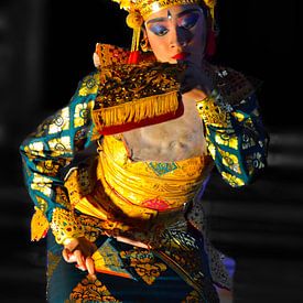 Balinese danseres kleur von Ry Bshvn
