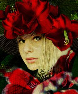 La fille aux fleurs rouges