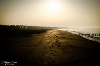 Des pas dans le sable