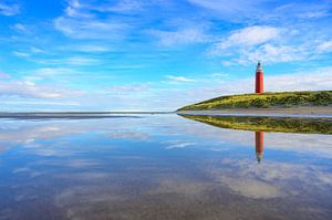 Texeler Leuchtturm in den Dünen an einem ruhigen Herbstnachmittag