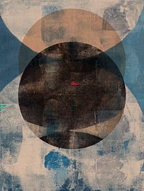 Abstracte geometrische vormen in bruin, wit, blauw. van Dina Dankers