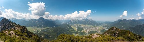 Panoramisch uitzicht over Reutte en de regio Außerfern
