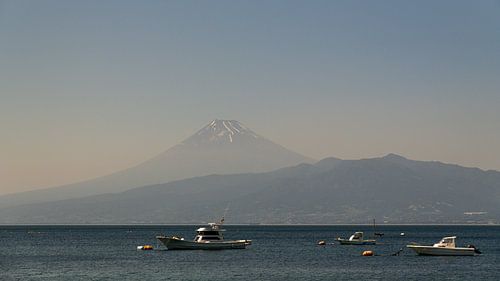 Iconic Japan: Fishing boat in front of Mount Fuji