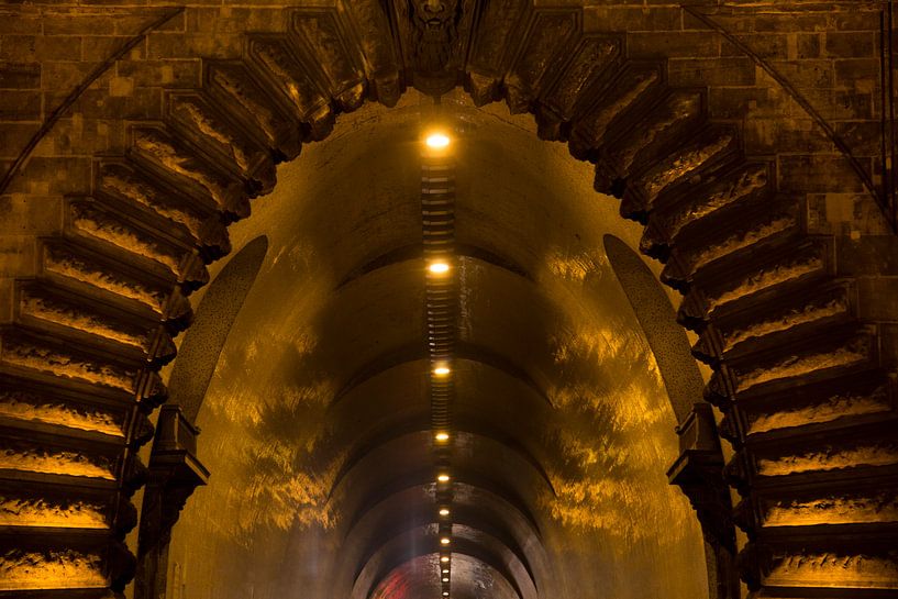 Adam Clark tunnel Boedapest Hongarije par Willem Vernes
