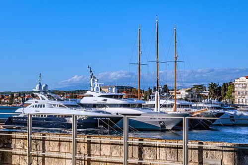 Kroatië : Jachten in de haven van Zadar