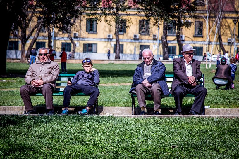 Assis sur un banc par Julian Buijzen