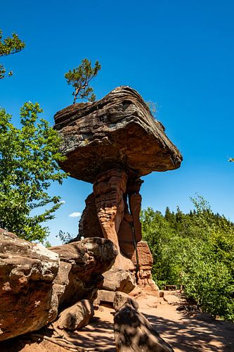 Pilsfelsen Teufelstisch in het Pfälzer Wald