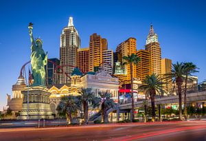 Las Vegas Strip with the New York New York hotel von Edwin Mooijaart