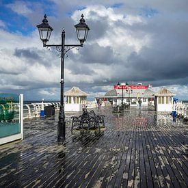 Cromer Pier by Peet Romijn