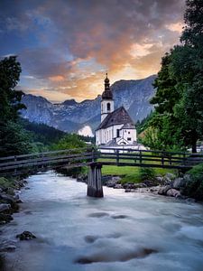 Pfarrkirche St. Sebastian in Ramsau bei Berchtesgaden in Bayern. von Voss Fine Art Fotografie