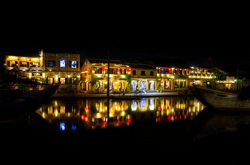 Hué at night