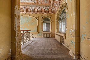 Cage d'escalier d'une villa abandonnée