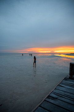 promenade au coucher du soleil sur la plage de punta coco sur Kris Ronsyn