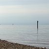 Enchantement du Lac de Constance: poteaux dans l'eau sur Joy Mennings