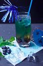 Rum trifft auf Blaubeere und Curaçao. von Babetts Bildergalerie Miniaturansicht