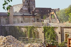 Abriss des Speicher gebäudes des Komplexes Böllberger Mühle in Halle hle complex in Halle von Babetts Bildergalerie