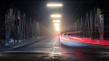 Pont du port d'Obwrhafen Hambourg dans le brouillard sur Nils Steiner