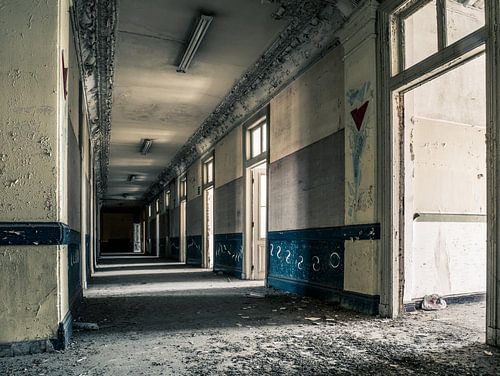 Gang in Vervallen Universiteitsgebouw in België