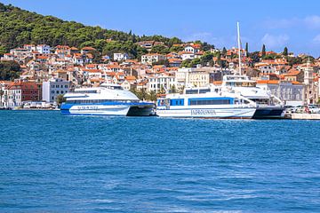 Kroatisch : Catamaran van Jadrolinija van Photoart-Naegele