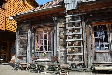 Historisch houten huisje in Bryggen, Bergen Noorwegen