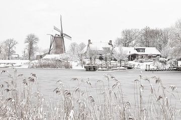 Moulin dans le paysage d'hiver sur Frank Peters