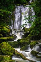 Een waterval op een fantastische plek in Frankrijk