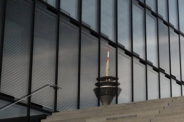 Fernsehturm Düsseldorf als Spiegelung von Christian Nastula