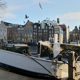 Amsterdam die ontwaakt van de nacht. van Rogier Meurs Photography