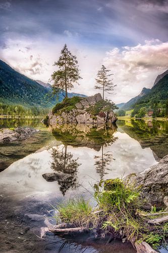 Het Hintersee bergmeer in de Alpen in Beieren in Berchtesgaden