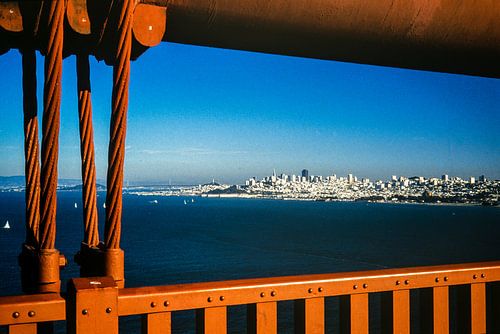 Golden Gate Bridge en de skyline van San Francisco