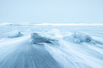 Strand met ijsrotsen van PeetMagneet