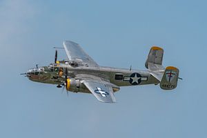 FLyby der North American Aviation B-25J Mitchell mit dem Spitznamen 