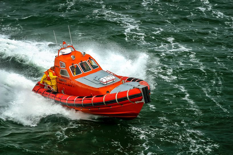 Rettungsschiff auf dem Wattenmeer von Rob Reedijk