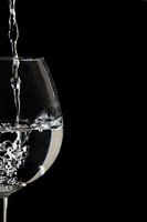 Splash! Soothing water party in a wine glass