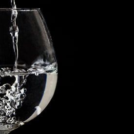 Spritz! Beruhigendes Wasserfest in einem Weinglas von Tosca Fotografie