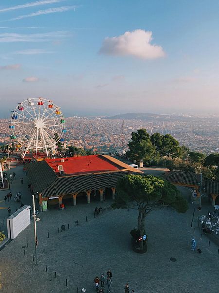 Barcelona by Hello Pompoyo