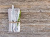 Rustiek diner menu tabel plaatsbepaling met servet, zilveren bestek van Alex Winter thumbnail