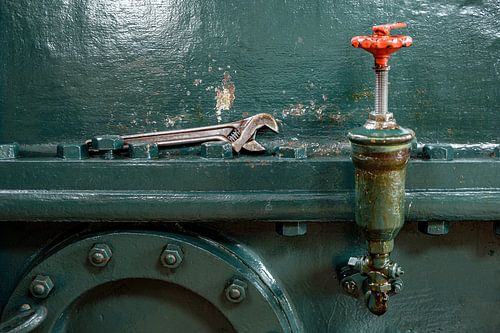 English key with lock