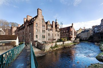 Historische gebouwen langs het riviertje Leith in Dean Village in Edinburgh van Peter de Kievith Fotografie
