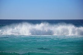 Incredibly powerful waves by Frank's Awesome Travels