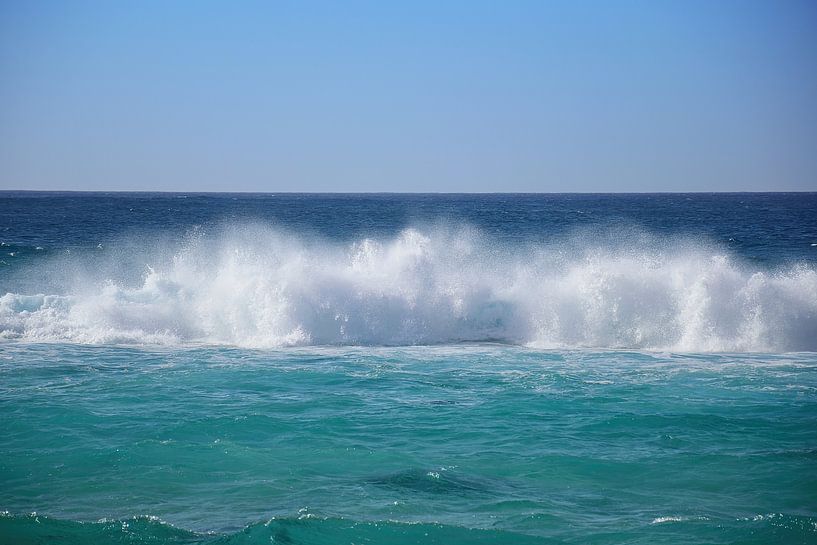 Incredibly powerful waves by Frank's Awesome Travels