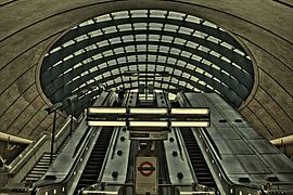 Canary Wharf Metro station (Underground) by Jeffrey Steenbergen