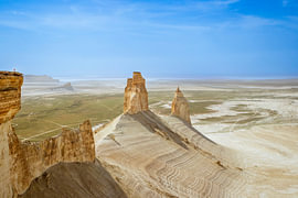 Bozzhyra, Kasachstan – eine außerirdisch anmutende Landschaft auf dem Ustyurt-Plateau