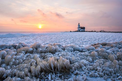Lighthouse 'The horse of Marken' in the winter