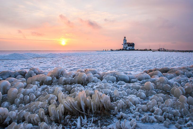 Vuurtoren het Paard van Marken in de winter van Arnoud van de Weerd